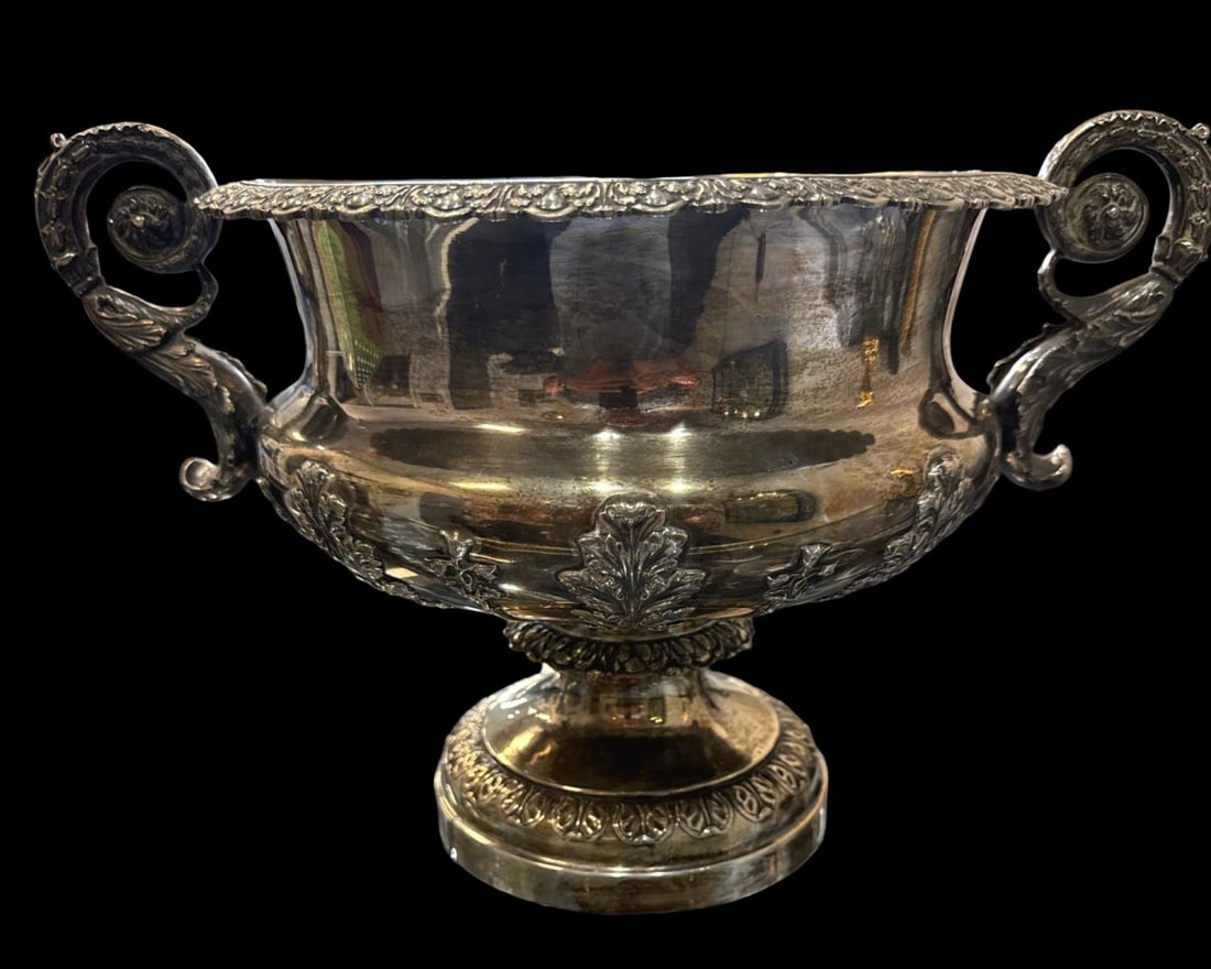 Anique Sterling Silver Warwick Style Centerpiece Bowl Featuring Ornate Scroll Handles & Repousse: Anique Sterling Silver Warwick Style Centerpiece Bowl Featuring Ornate Scroll Handles & Repousse Detailing Throughout weighs approx 86 OZT