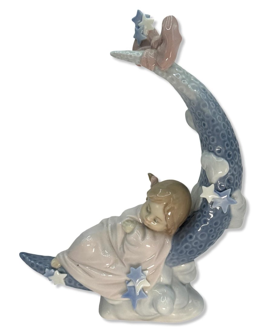 Lladro 6583 Heaven's Lullaby Porcelain Figurine: Lladro 6583 Heaven's Lullaby Porcelain Figurine H: 8" x W: 6"