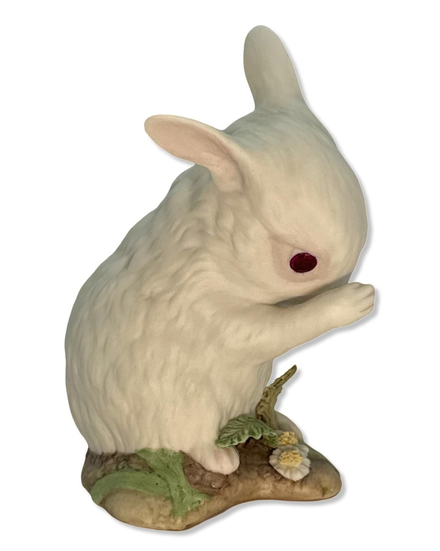 Cybis Porcelain Albino Bunny Figurine: Cybis Porcelain Albino Bunny Figurine H: 4 3/8" x W: 3"