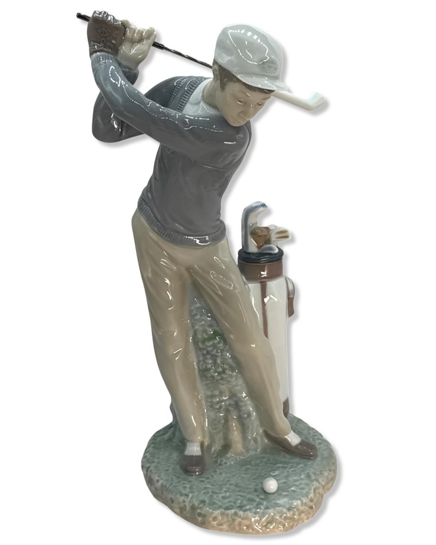 Lladro 4824 Golfer Porcelain Figurine: Lladro 4824 Golfer Porcelain Figurine H: 11 1/4" x W: 5"