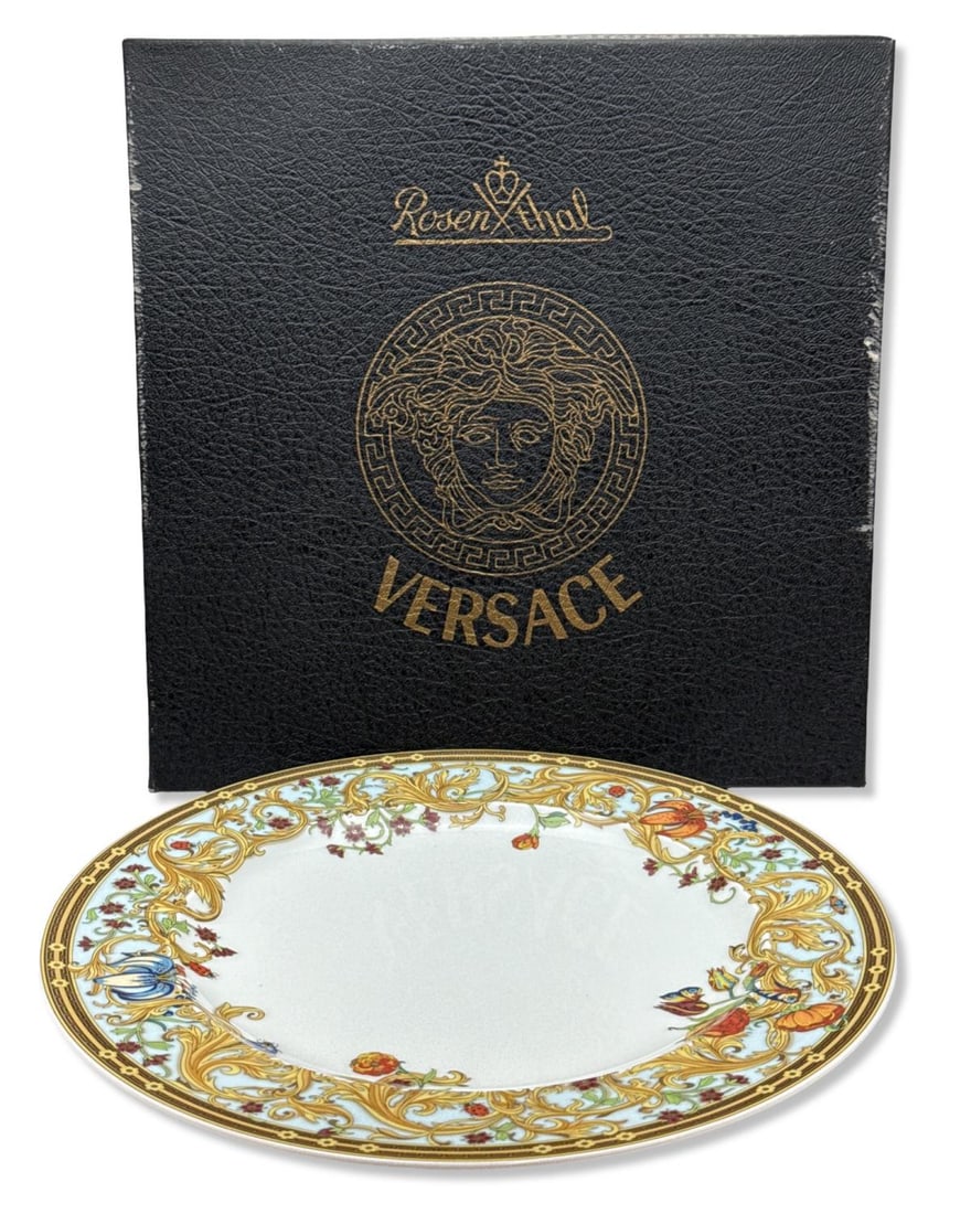 Rosenthal Versace Le Jardin de Versace Porcelain Dinner Plate with Original Box: Rosenthal Versace Le Jardin de Versace Porcelain Dinner Plate with Original Box DIA: 10 5/8"