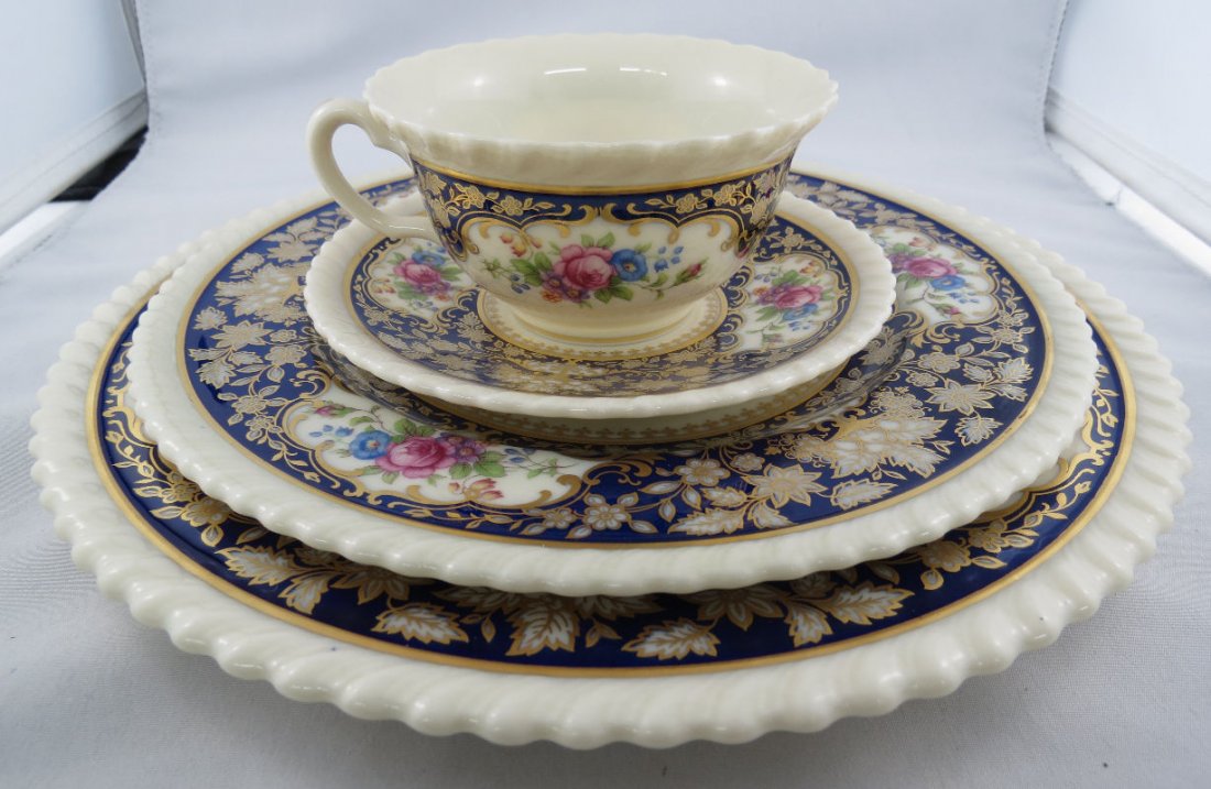 126 Pc. Marshall Field & C. Chicago "Villa Blue" Lenox: 126 Pc. Marshall Field & Company Chicago "Villa Blue" Lenox China Set. 18 Dinner plates - 10 1/2" diameter, 18 Luncheon - 9" diameter, 18 bread & butter plates - 6 1/4" diameter, 18 cream soup cups -