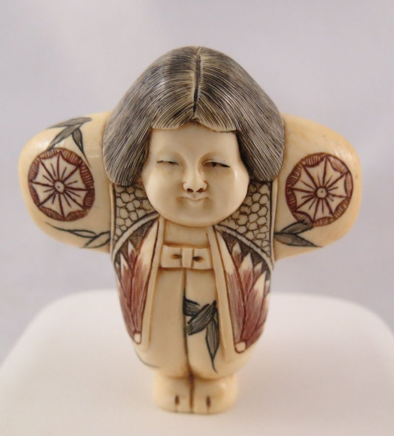 Antique Chinese Hand Carved Ivory Netsuke: Antique Chinese Hand Carved Ivory Netsuke.