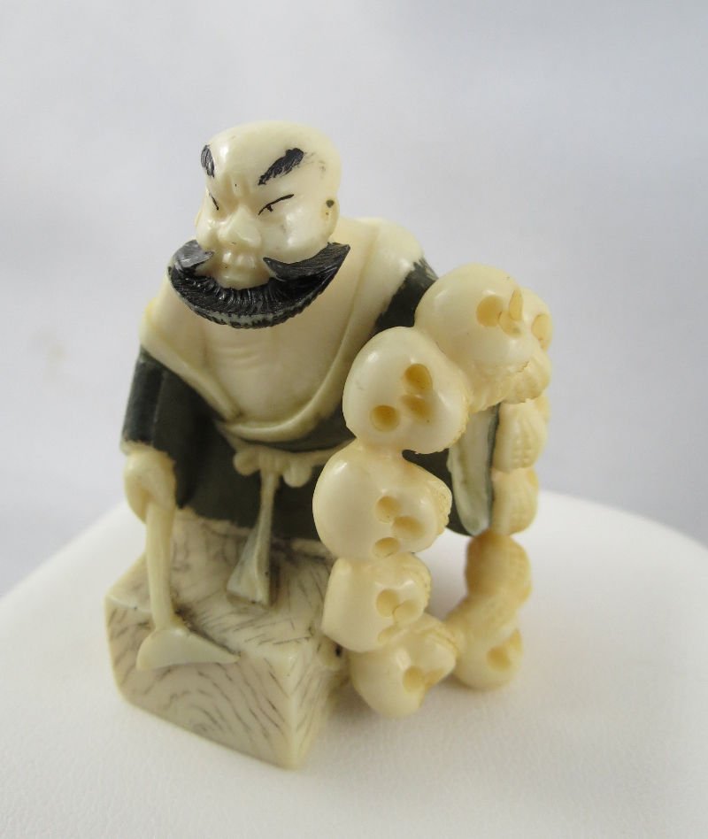 Antique Chinese Hand Carved Ivory Netsuke: Antique Chinese Hand Carved Ivory Netsuke depicting man with skulls.