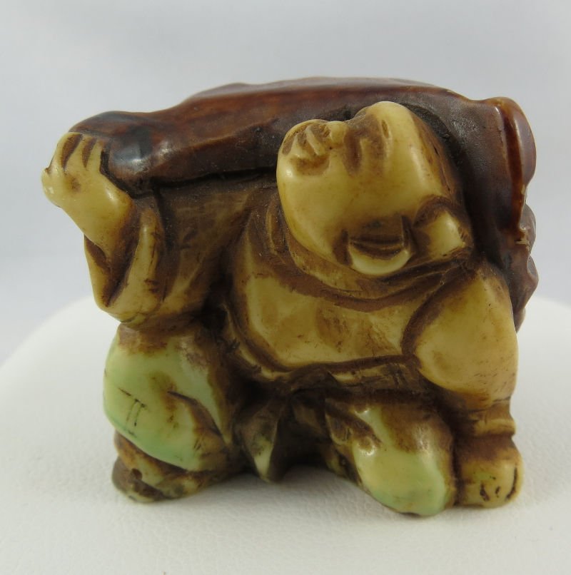 Antique Chinese Hand Carved Ivory Netsuke: Antique Chinese Hand Carved Ivory Netsuke.