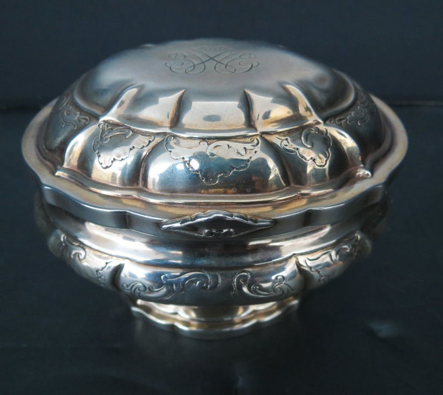 A. Michelsen Danish Sterling Silver 1922 Oval Box: A. Michelsen Danish Sterling Silver 1922 Oval Box. Weighs - 10.5 ozt. Measures - 4" high x 5 1/4" wide.
