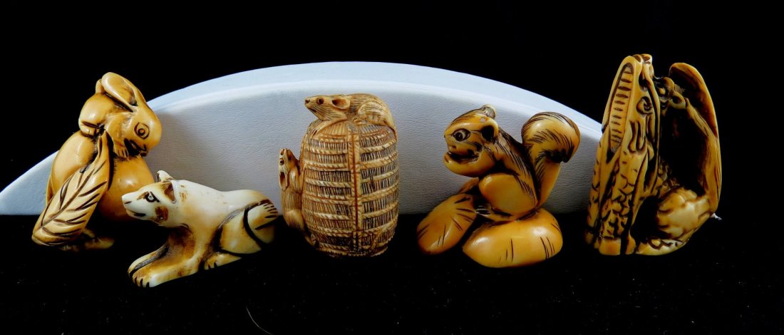 5 Pc. Miscellaneous Chinese Hand Carved Ivory Netsuke: 5 Pc. Miscellaneous Chinese Hand Carved Ivory Netsuke.