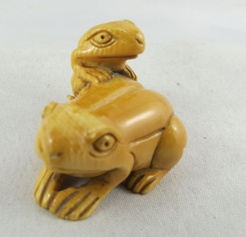 Antique Chinese Hand Carved Ivory Netsuke: Antique Chinese Hand Carved Ivory Netsuke, depicting 2 frogs. Measures - 2" wide.