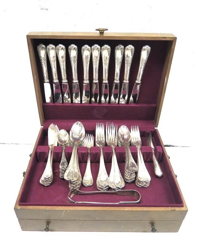 84 Pc. Christofle Marley Silver Plated Flatware Set: 84 Pc. Christofle Marley Silver Plated Flatware Set, 10 dinner forks - 8", 10 dinner spoons - 6 3/4", 8 tea spoons - 6", 8 luncheon forks - 7", 8 table spoons - 8 1/2", 8 butter knives - 7 7/8", 1 mas