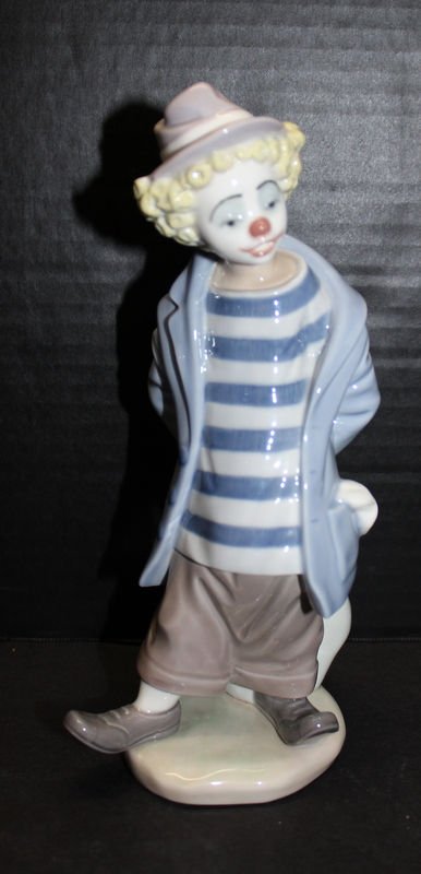Lladro Spain Clown Figure: Lladro Spain Clown Figure. Measures - 9" high x 4" wide.