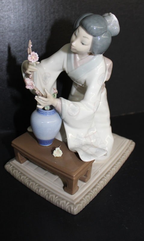 Lladro Spain Young Maiden Figure: Lladro Spain Young Maiden Figure. F-30E. Measures - 10 1/2" high.