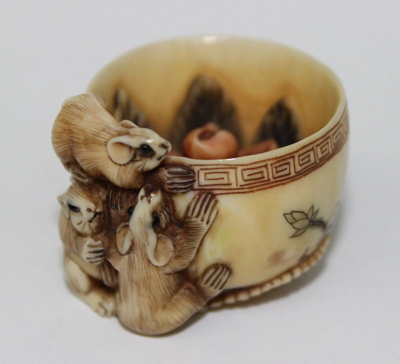 Japanese Hand Carved Ivory Polychromed Netsuke: Japanese Hand Carved Ivory Polychromed Netsuke. Measures - 1 1/4" high.