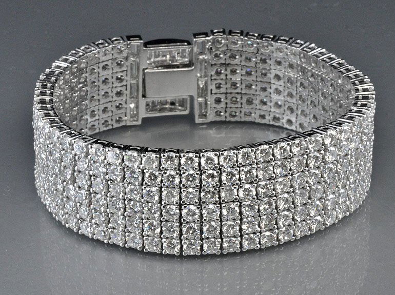 Exquisite Diamond, Van Cleef & Arpel Style Bracelet: This is an exquisite diamond, Van Cleef & Arpel style bracelet with a total of 36.36cts. The bracelet features a sectional six row design that is studded with 300 round brilliant cut diamonds that w