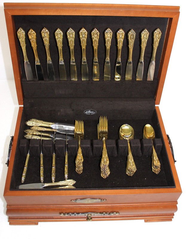 72 Pc. Wallace Rose Point Gold Wash Sterling Silver: 72 Pc. Wallace Rose Point Gold Wash Sterling Silver Flatware Set. Comprising of 12 butter spreaders - 6 1/2" long, 12 dinner knives - 9 1/4" long, 12 dinner forks - 7 1/4" long, 12 salad forks - 6 3/8