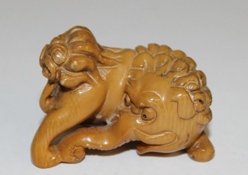 Japanese Carved Ivory Elephant /Foo Dog Netsuke: Japanese Carved Ivory Elephant /Foo Dog Netsuke, very unusual, signed. Weighs - 23.1 grams. Please Contact - Tom at the UPS Store (561-739-9180) (tupss2807@gmail.com) for shipment of ivory. NO INTERNA