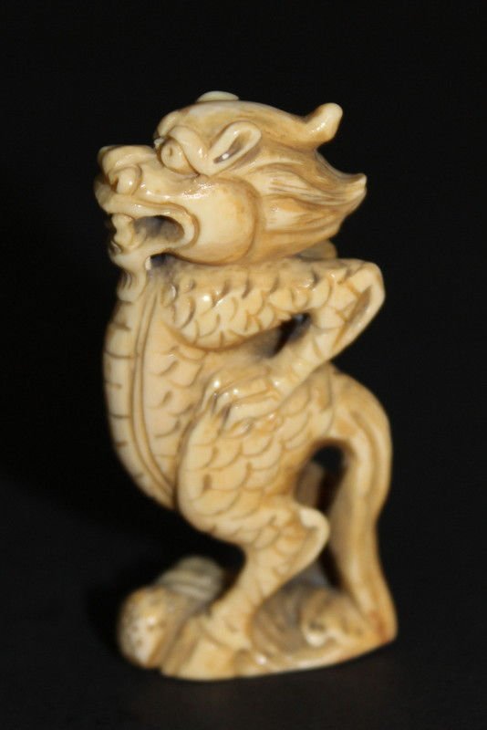 Japanese Carved Ivory Netsuke Foo Dog: Japanese Carved Ivory Netsuke Foo Dog. Weighs - 9.9 grams. Please Contact - Tom at the UPS Store (561-739-9180) (tupss2807@gmail.com) for shipment of ivory. NO INTERNATIONAL SHIPPING OF IVORY.