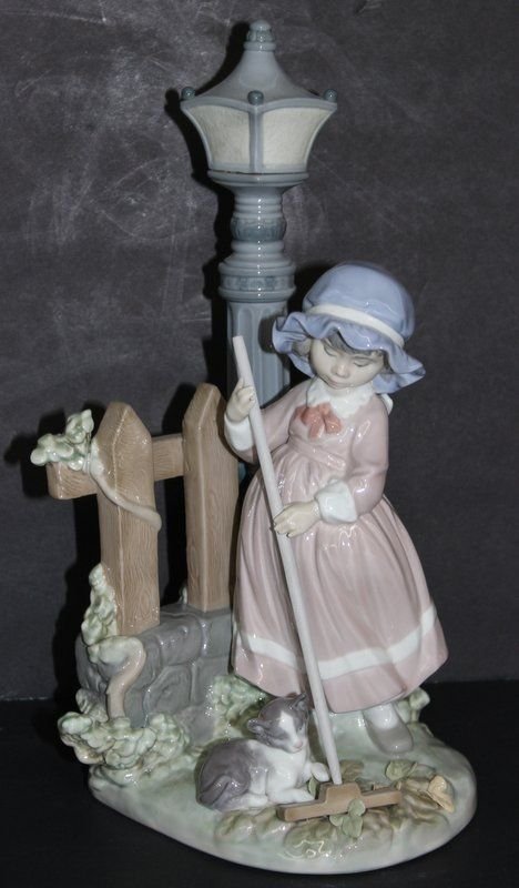 Lladro 'Fall Clean-Up' #5286 Porcelain Figure: Lladro 'Fall Clean-Up' #5286 Porcelain Figure. Measures - 12 3/4" high, sculptor - Antonio Ramos, issued - 1985, retired - 2007. "Caer Limpieza" in Spanish.