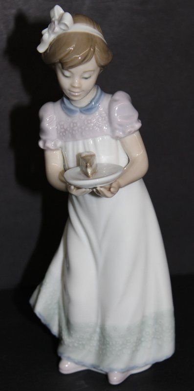 Lladro 'Happy Birthday' #5429 Porcelain Figure: Lladro 'Happy Birthday' #5429 Porcelain Figure. Issued - 1987, sculptor - Jose Roig. Measures - 8" high.