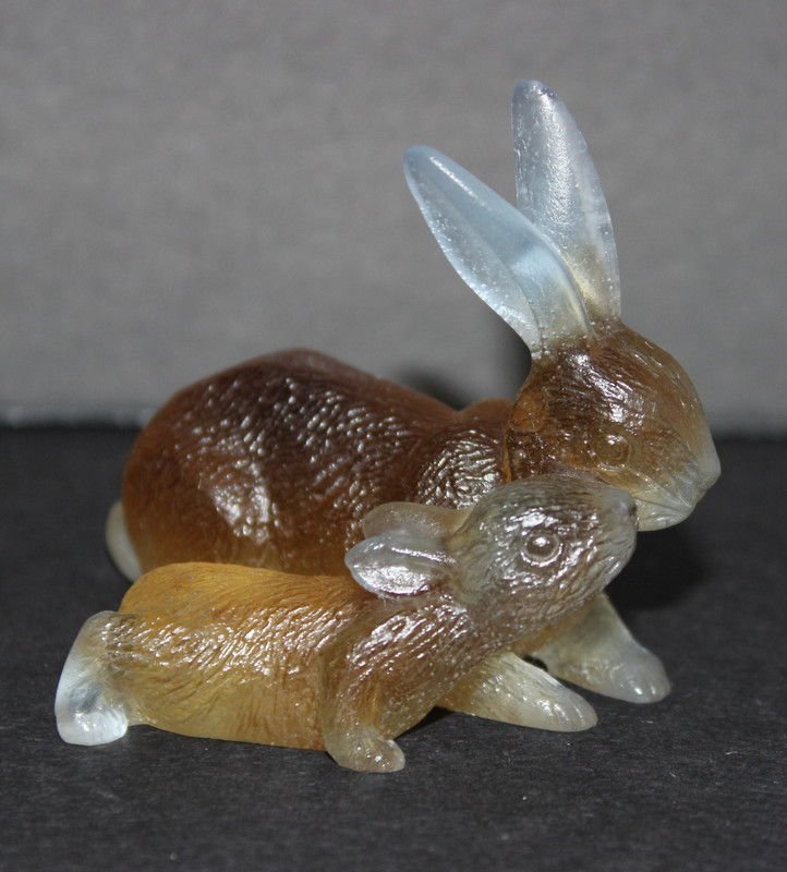 Daum Pate de Verre "Rabbits" Couple de Lapins: Daum Pate de Verre "Rabbits" Couple de Lapins. Original box & papers. Measures - 2" high x 2" wide.