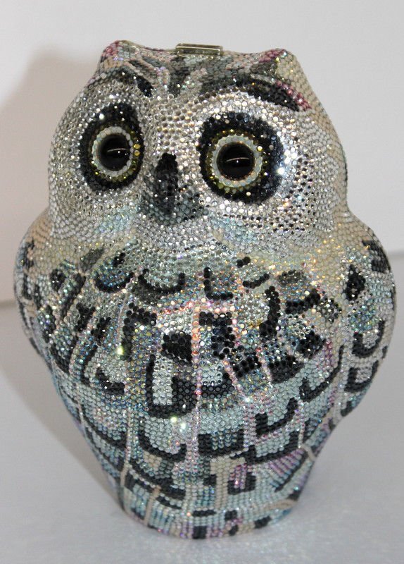 Impressive Judith Leiber Swarovski Crystal Owl Purse: Impressive Judith Leiber Swarovski Crystal Owl Purse. Coin purse, mirror and comb included. Weight - 466.7 grams. Measures - 5 1/4" high x 4 1/4" wide.