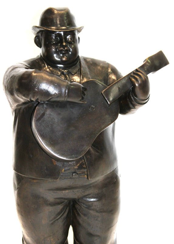 After Fernando Botero (Colombian 1932) Bronze Sculpture: After Fernando Botero (Colombian 1932) Bronze Sculpture. Measures - 29" high x 14" wide.