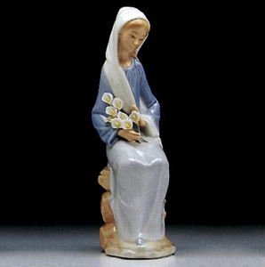 Lladro "Girl with Lillies Sitting" Figurine #4972: Lladro "Girl with Lillies Sitting" Figurine #4972.