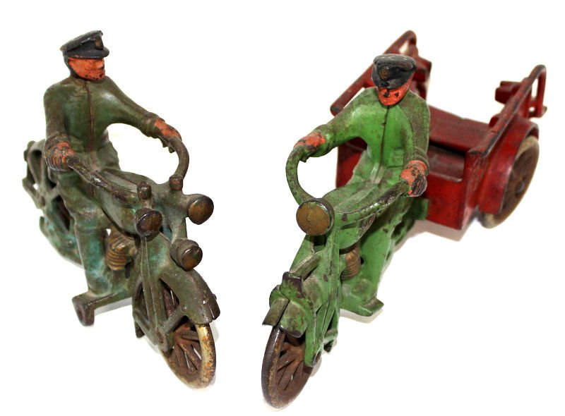 Two Vintage Metal Motorcycles Toys: Two Vintage Metal Motorcycles Toys. One is Indian, other is Harley Davidson. Not reproduction. Measures - 10" x 5" x 3.5", other - 7" x 5".