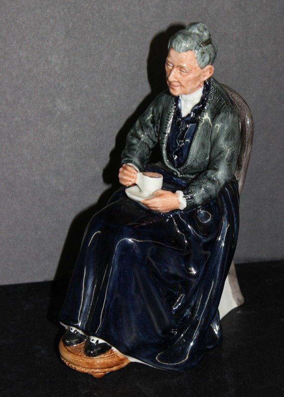 Royal Doulton "The Cup of Tea" HN2322 Figure: Royal Doulton "The Cup of Tea" HN2322 Figure. Measures - 7" high.