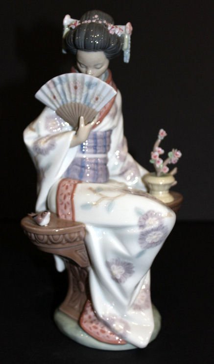 Lladro "Nippon Lady" #5327 Porcelain Figure: Lladro "Nippon Lady" #5327 Porcelain Figure. With original box. Designer - Salvador Debon. Measures - 9 1/4" high x 3" across base. Retired - 2001. Original retail - $1100.