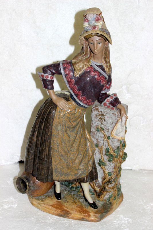 Lladro Large Bisque Figure (1 of 10)