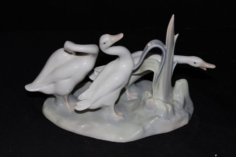 Lladro "Geese Group" #4549 Porcelain Group (1 of 5)
