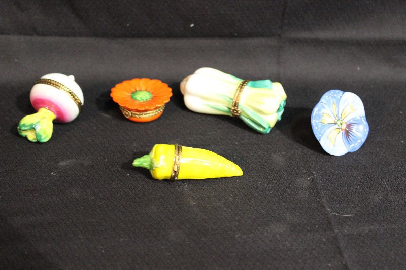 5 Pc. Limoges Porcelain Pill Boxes (1 of 4)