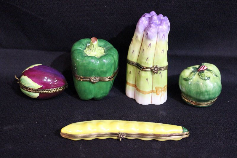 5 Pc. Limoges Porcelain Pill Boxes (1 of 5)