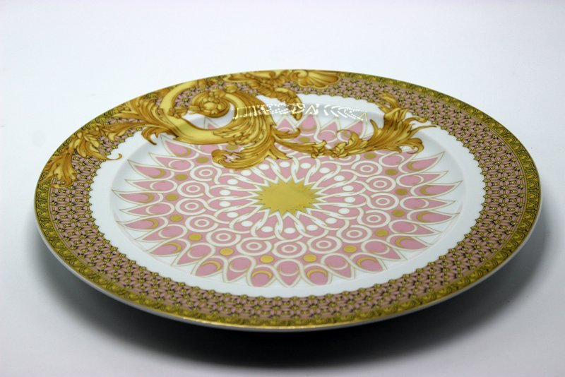 Rosenthal Versace "Les Reves Byzanthins" Serving: Rosenthal Versace "Les Reves Byzanthins" Serving Platter. Measures - 12" diameter.