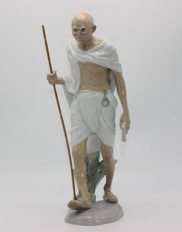 Lladro "Mahatma Gandhi" #8417 Porcelain Figure (1 of 6)