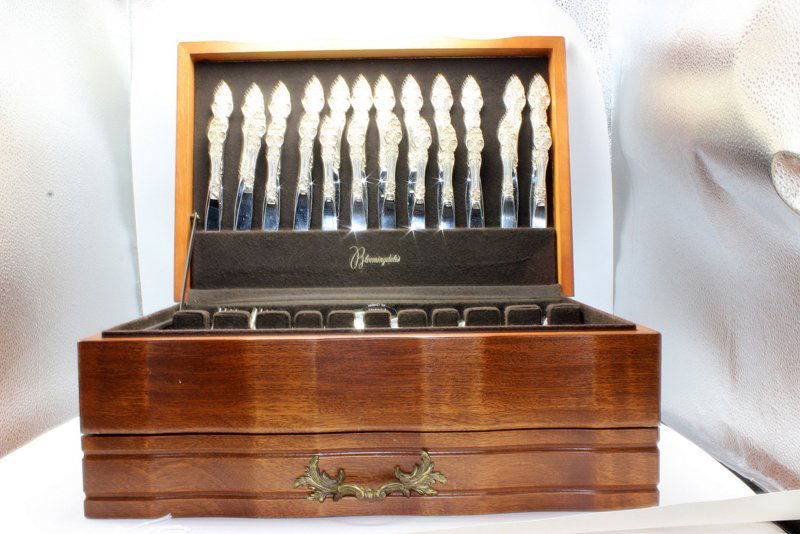 125 Pc. Reed & Barton "Vienna" Sterling Flatware Set (1 of 5)