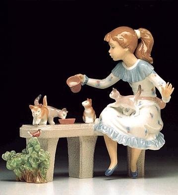 Lladro "Meal Time" #6109 Porcelain Figure (1 of 1)