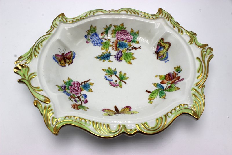 Herend "Queen Victoria" Porcelain Serving Bowl (1 of 4)