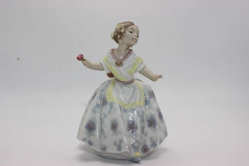 Lladro "Carmencita" #5373 Porcelain Figure (1 of 5)