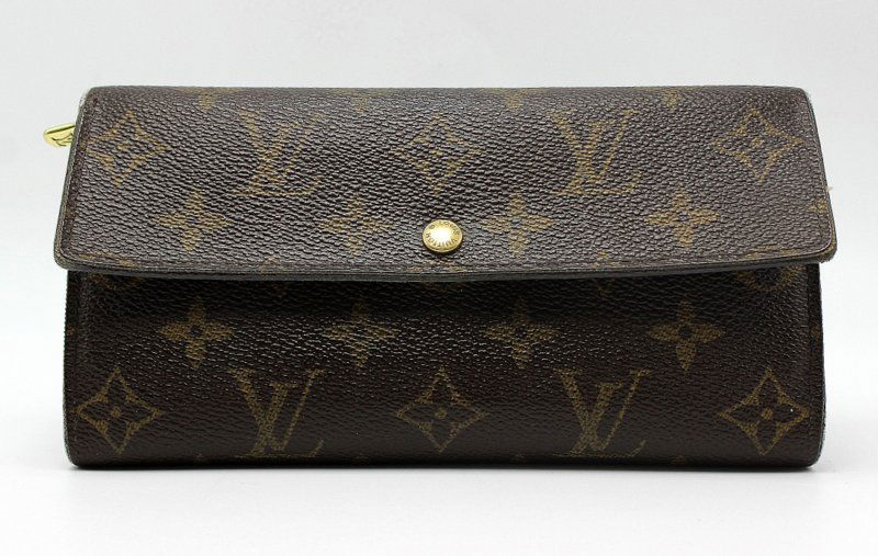 Louis Vuitton Monogram Wallet (1 of 5)