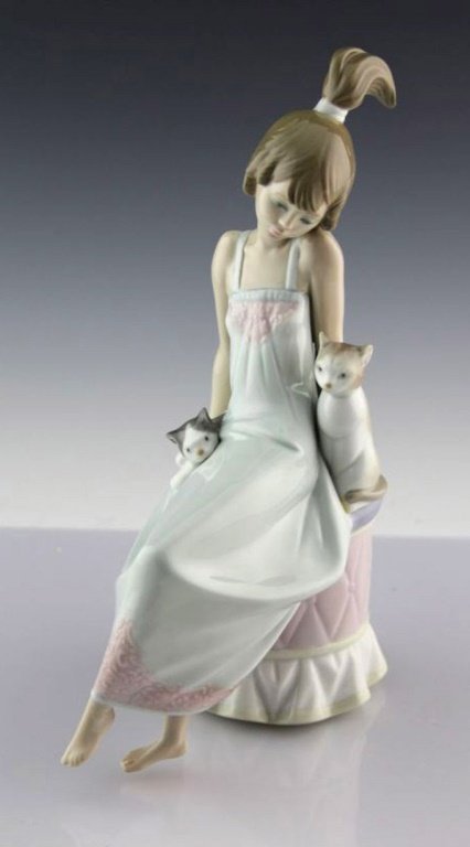 Lladro "Bedtime Girl w/ Cats" #5443 Porcelain Figure (1 of 1)