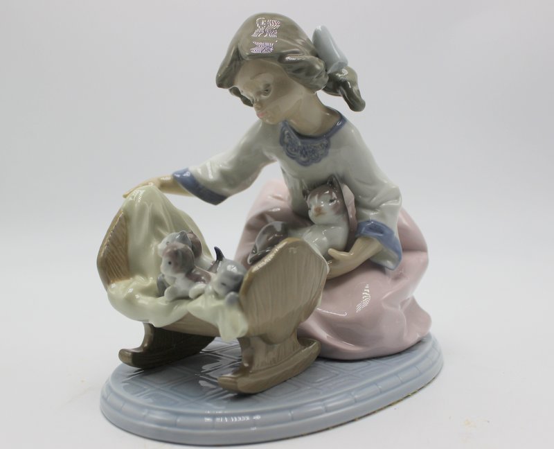 Lladro " A Cradle Of Kittens" #5784 Porcelain Group: Lladro " A Cradle Of Kittens" #5784 Porcelain Group. Measures - 6 3/4" High. Issued 1991. Retired 1999.