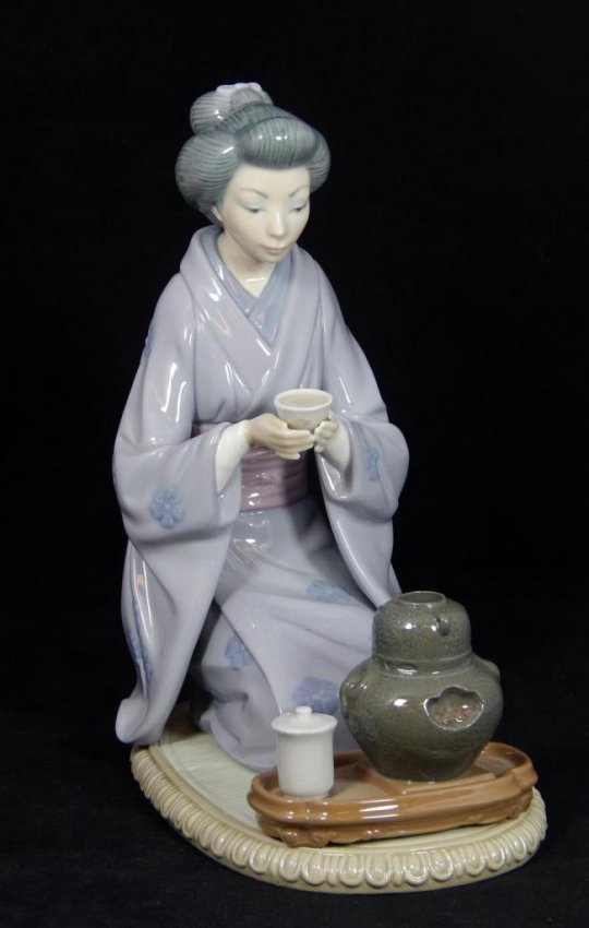 Lladro "August Moon" #5122 Porcelain Figure (1 of 1)
