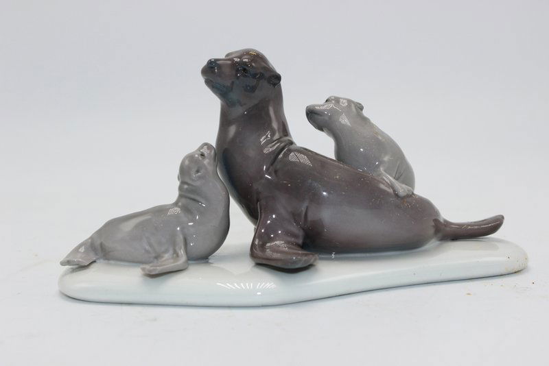Lladro "Mini Seal Family" #5318 Porcelain Group (1 of 3)