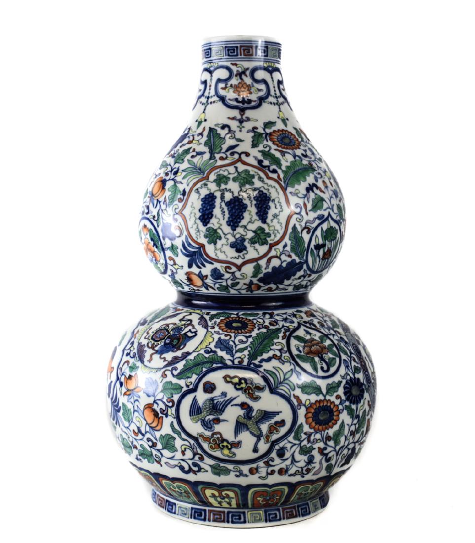 Large Chinese Wucai Porcelain Vase (1 of 5)
