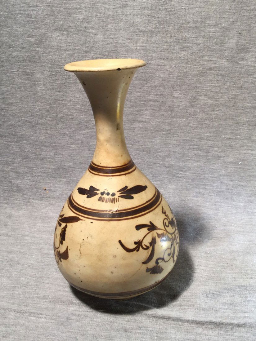 A Chinese Song/Jin Dynasty Cizhou Ceramic Vase Yuhuchun (1 of 10)