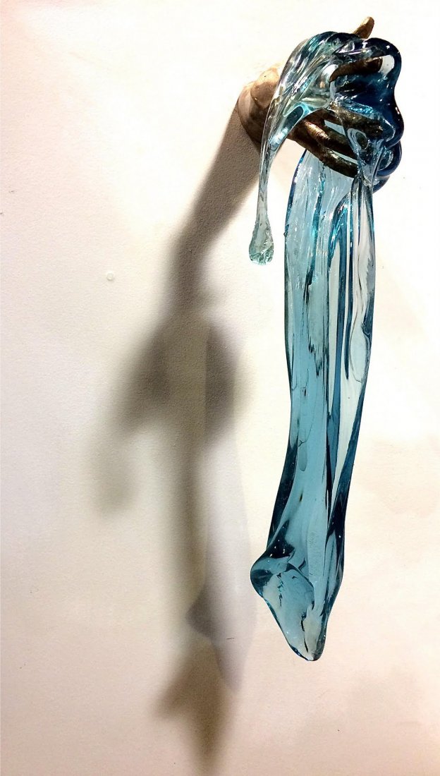 Miles Van Rensselaer - Jari Jari Gelas Yang Biru (1 of 1)