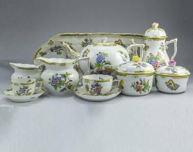 Herend Queen Victoria Coffee and Tea Set: A porcelain coffe and tea set by Herend, Queen Victoria pattern. Hand painted with flowers and butterflies, gilt on rims. Including a coffee pot (height: 22 cm), a teapot (height: 16 cm), two lidded s