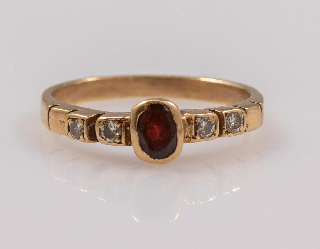 Gold & Diamonds Ring: 14K gold ring, set with a central ruby and 4 diamonds, each 0.03 Ct. Size: U.S 5 3/4, weight: 2 grams.