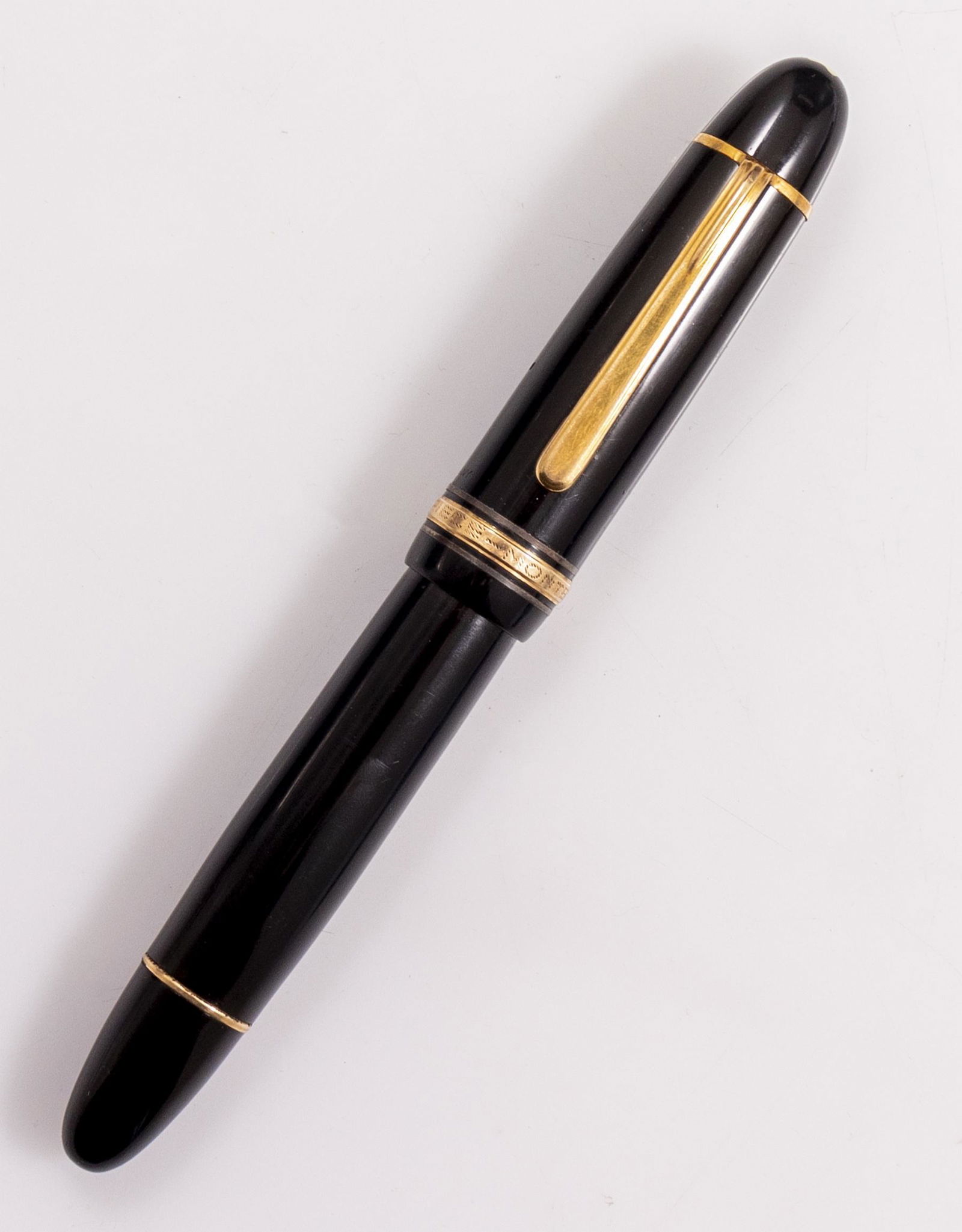 Montblanc Masterpiece 146 Legrand Fountain Pen (1 of 11)